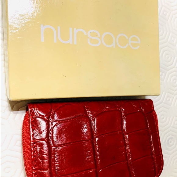 Glossy bright red real leather key chain zipped coin purse croc pattern New box - Picture 5 of 5